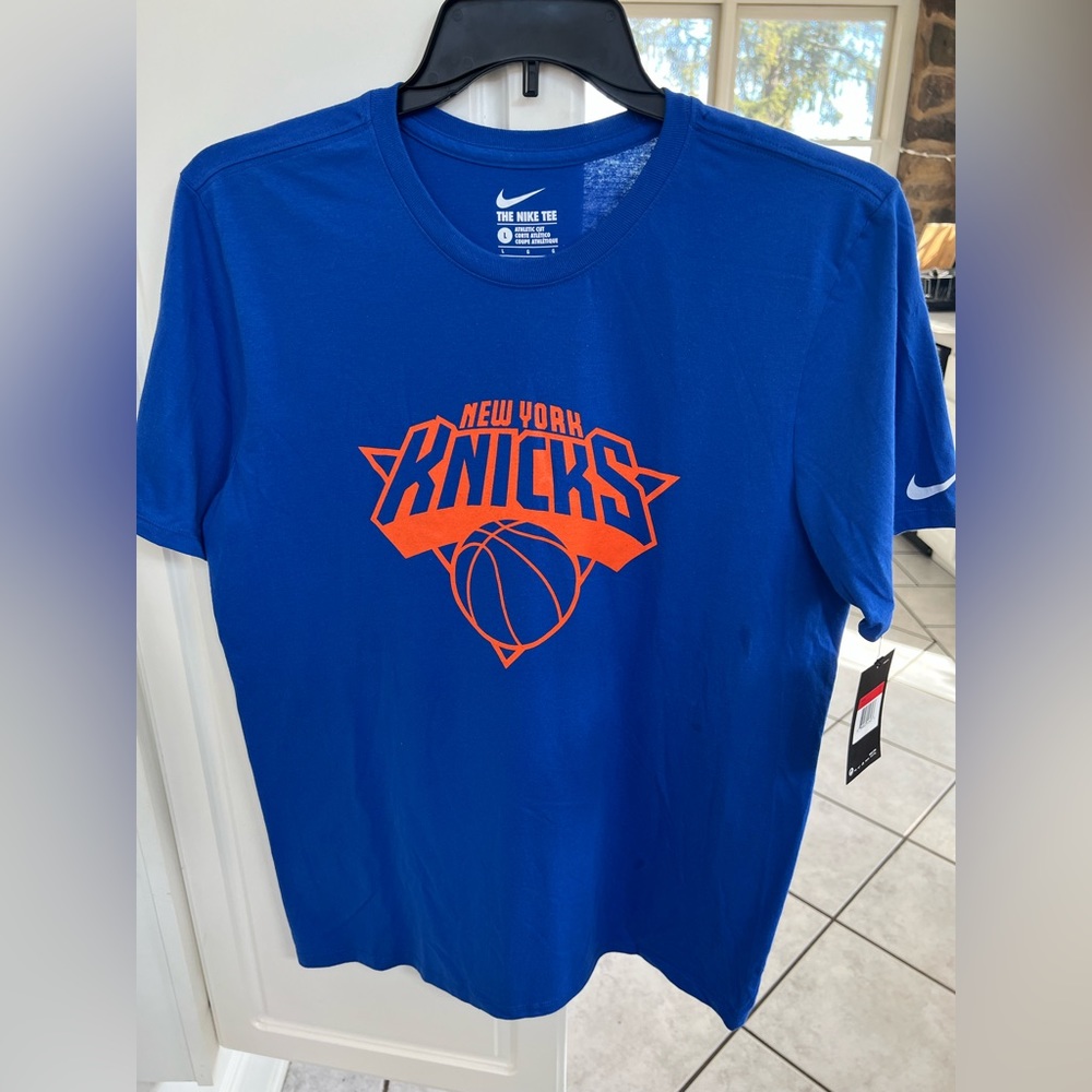 🍁 Nike NY Knicks Tee Shirt NWT.  Men’s Size-L 100% Cotton